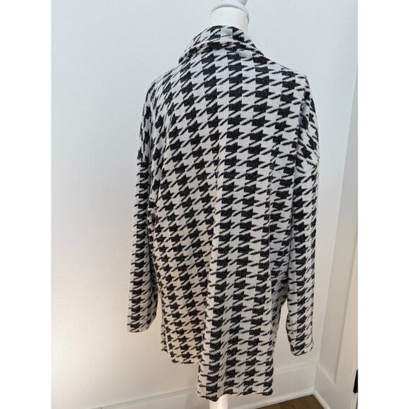 Chico’s Black and White Houndstooth Cowl‎ Neck Tunic Sweater Large - Picture 3 of 7